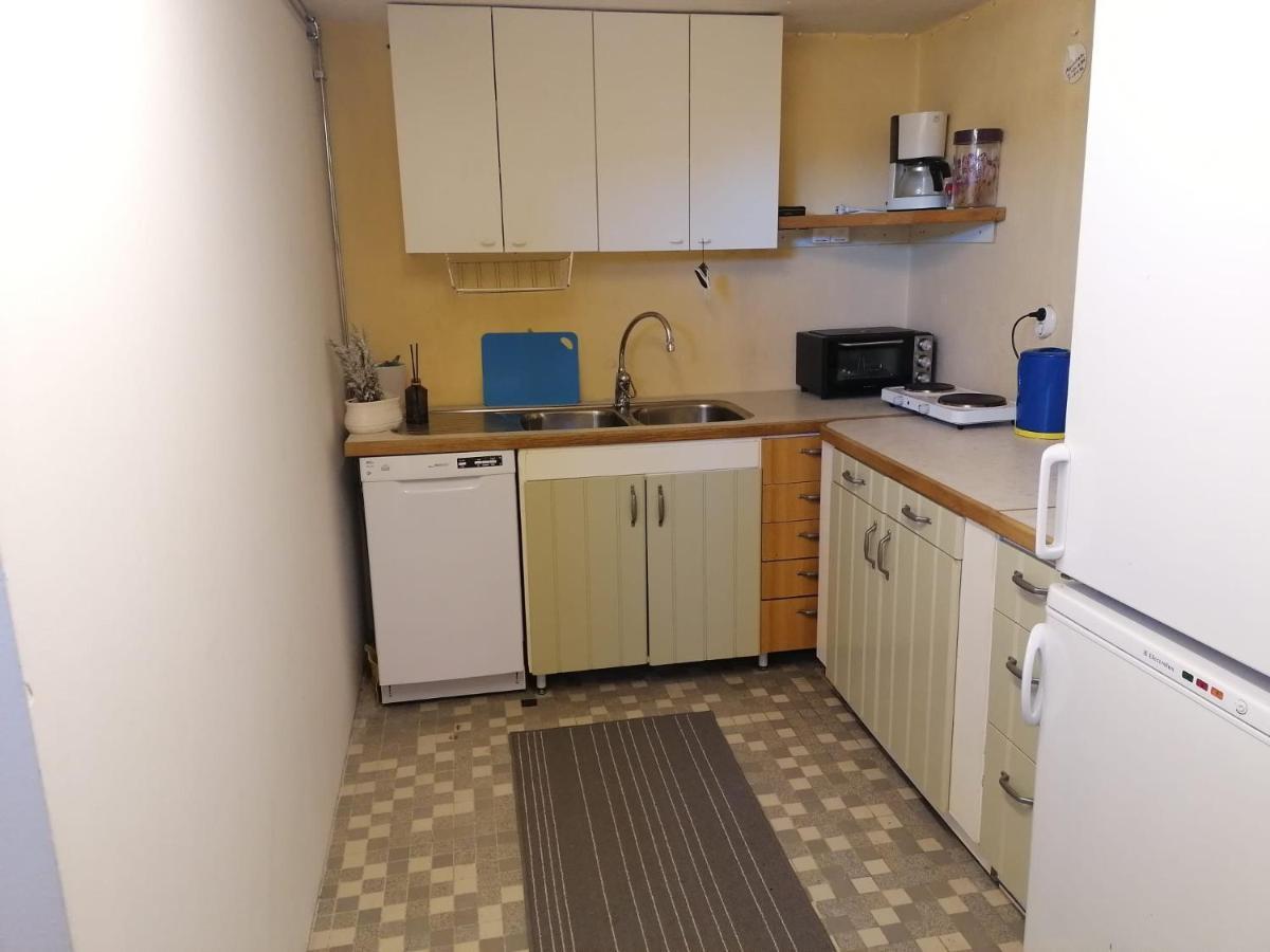 Ett Rums Laegenhet Med Egen Ingang, Parkering Örebro Exterior foto